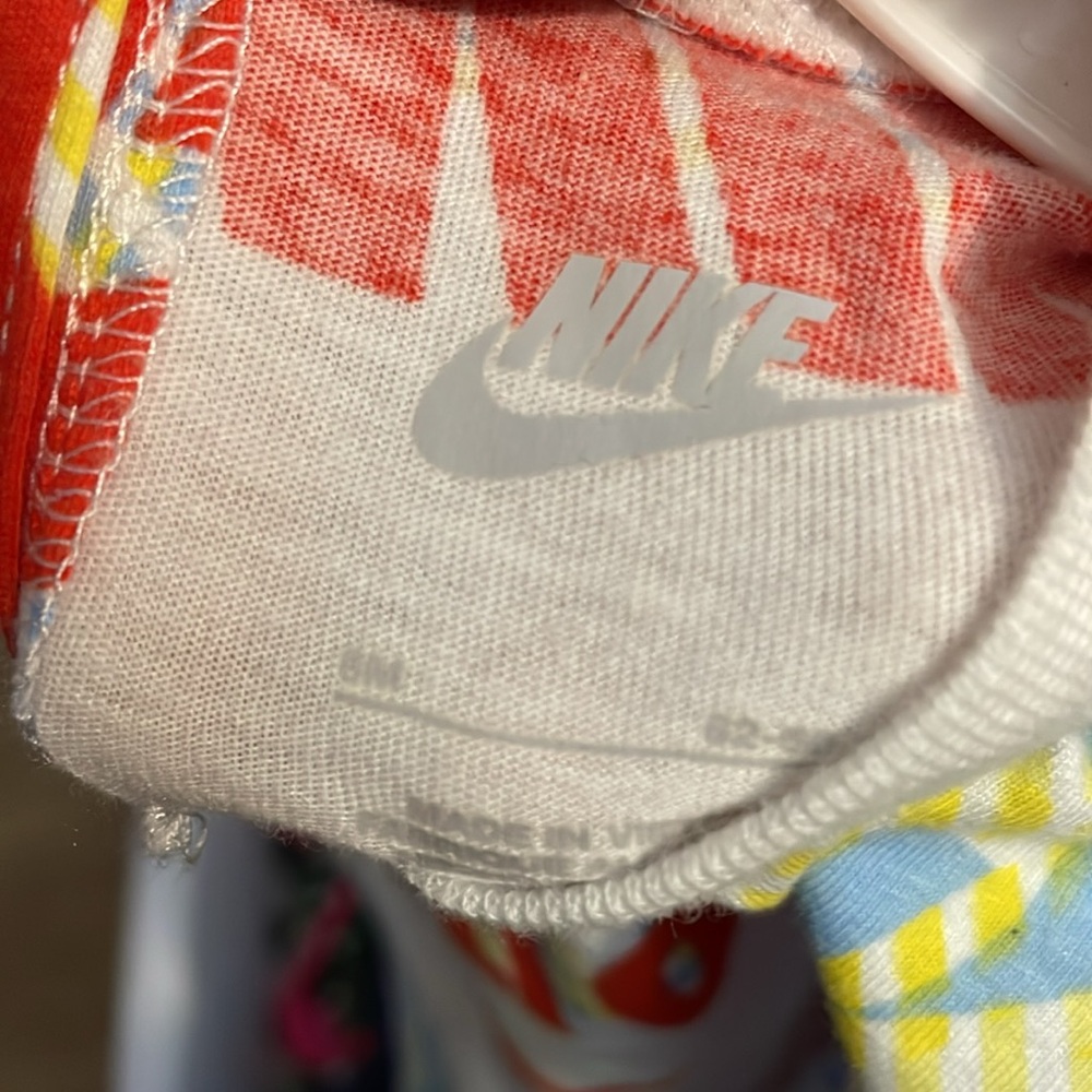 Nike - Picture 6 of 8